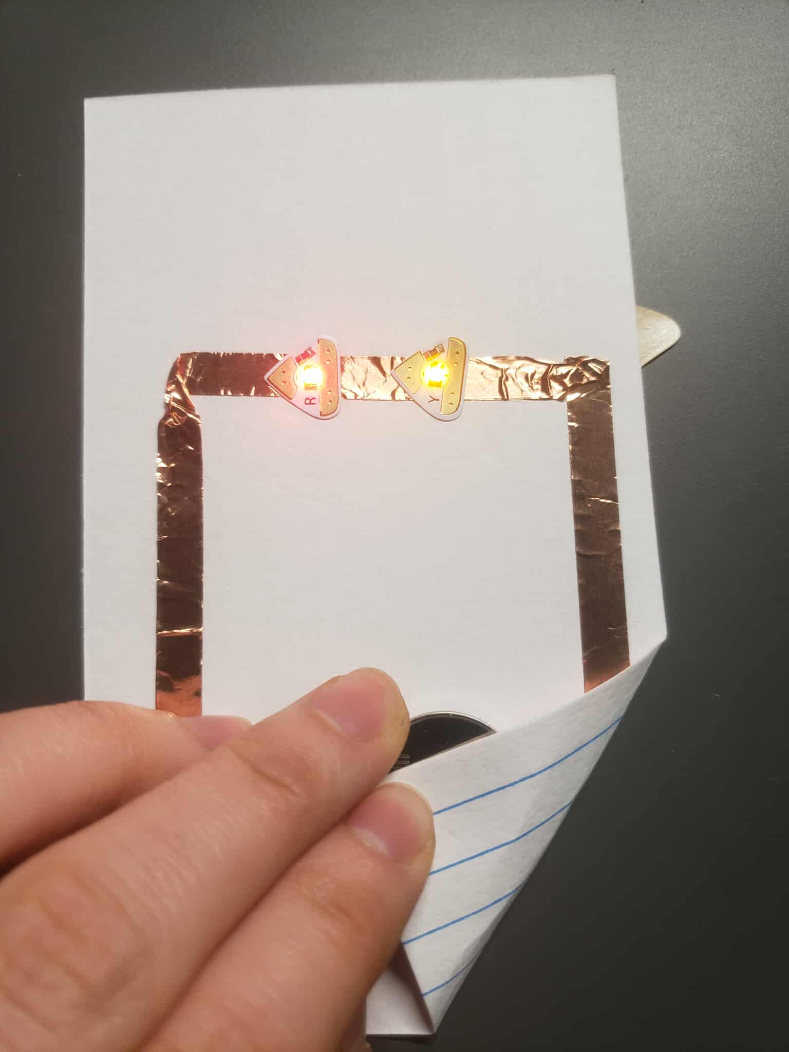 an activated series circuit with 2 sticker lights. This circuit use 1 battery