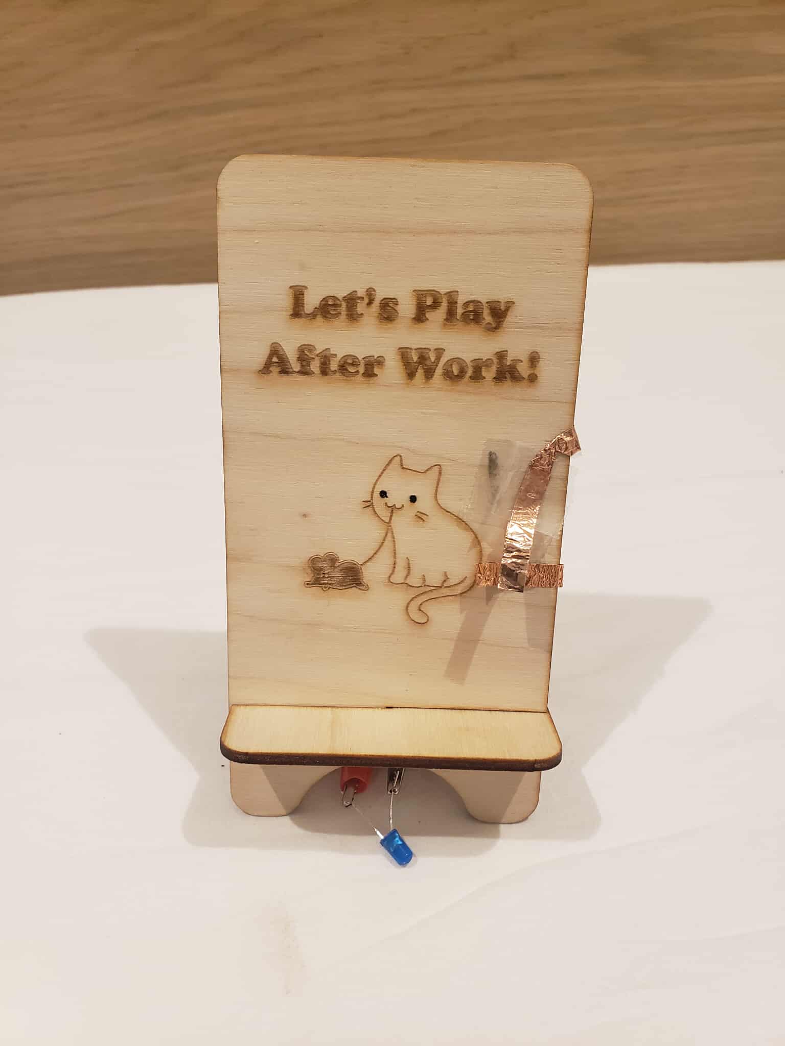 A phone holder with its circuit turned off. There is a switch at the front of the phone holder.