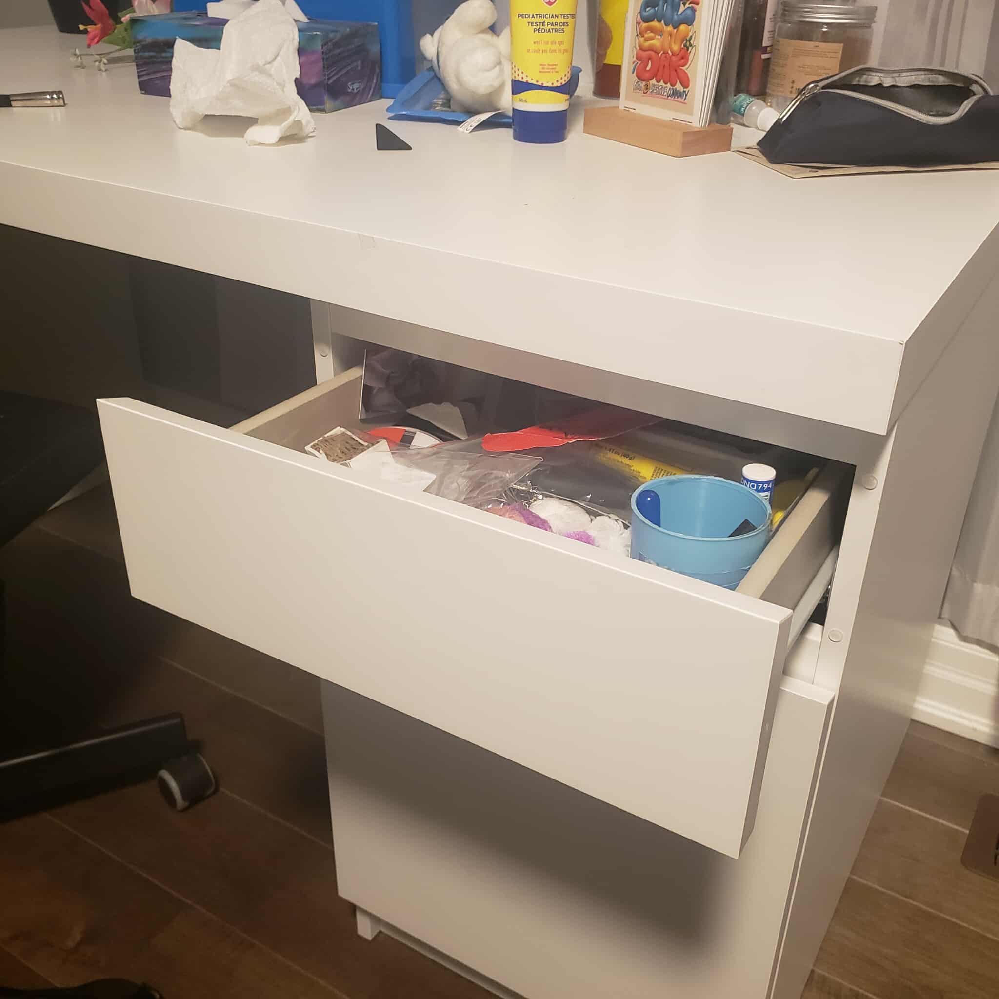 This is the sound made from opening and closing the drawer. I think the sound is satisfyingly soothing.<br><audio controls src='/audio/Drawer.mp3'></audio>